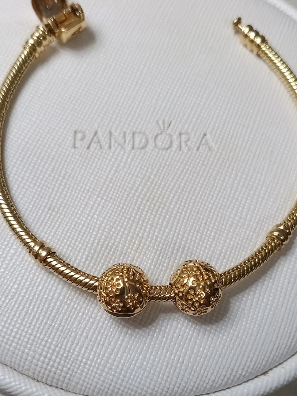Pandora 14k Gold Clip Vintage 2016 Lucerne Clip ( One Clip Only)